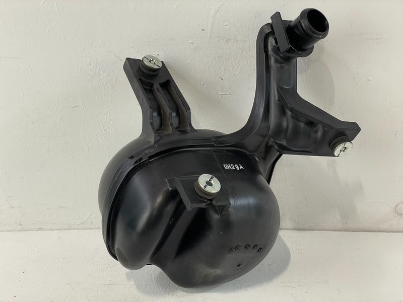 Load image into Gallery viewer, ⭐⭐ 2018-2021 HONDA ACCORD ENGINE AIR CLEANER INTAKE RESONATOR CHAMBER 1.5L ⭐⭐
