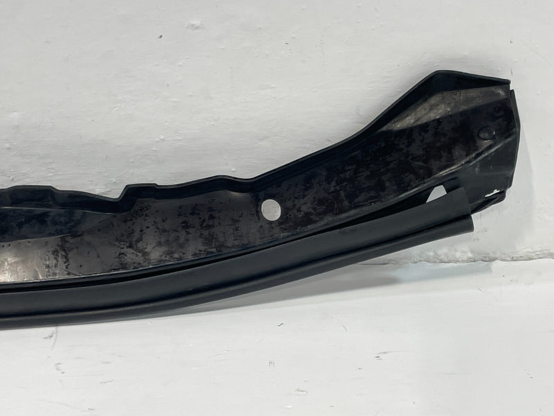 Load image into Gallery viewer, 11-19 INFINITI M56 M37 Q70 FRONT LEFT SIDE FENDER SEAL COVER TRIM MOLDING #94043
