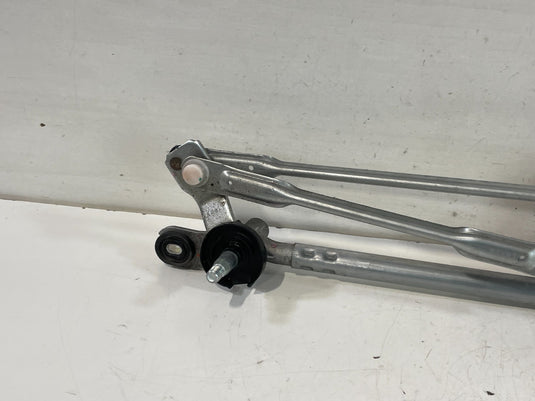 22-25 HYUNDAI TUCSON FRONT WINDSHIELD WIPER TRANSMISSION LINKAGE W/MOTOR