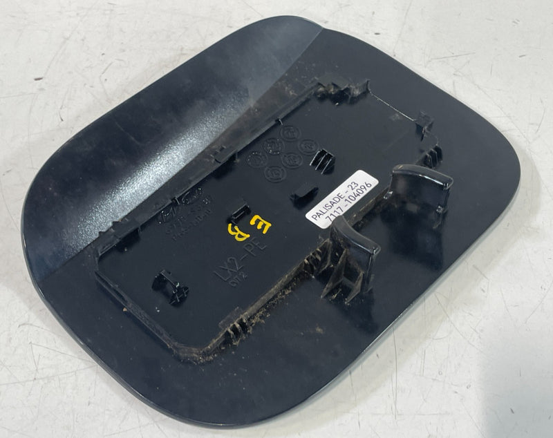 Load image into Gallery viewer, 2023-2025 HYUNDAI PALISADE FUEL GAS TANK FILLER DOOR LID COVER BLACK # 104096
