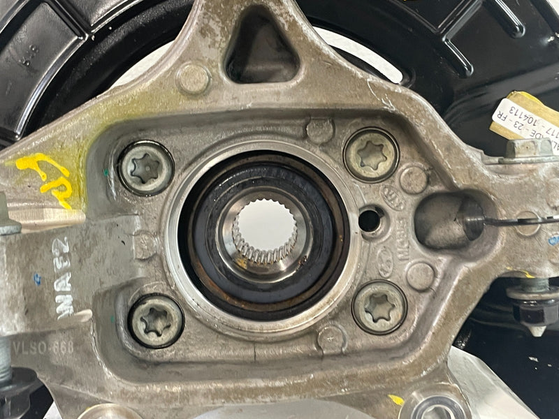 Load image into Gallery viewer, 2020-25 HYUNDAI PALISADE FWD FRONT RIGHT SPINDLE KNUCKLE W/ BEARING HUB # 104113
