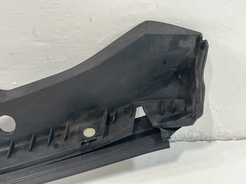 Load image into Gallery viewer, 11-19 M56 M37 M35h Q70 FRONT RIGHT SIDE FENDER SEAL COVER TRIM MOLDING # 94023
