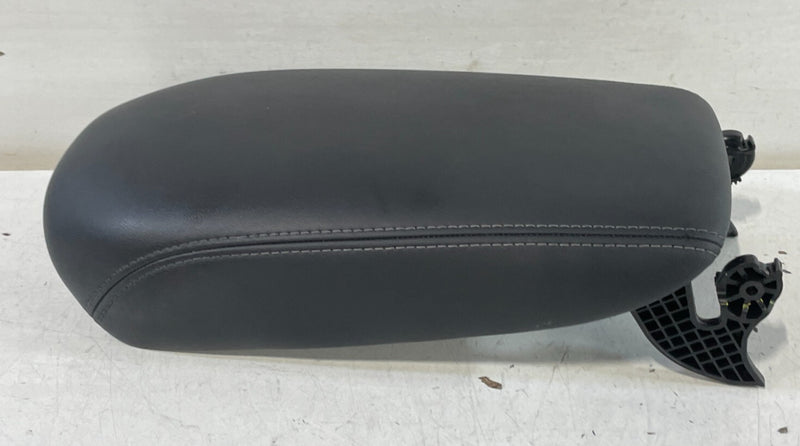 Load image into Gallery viewer, 2023-2025 HONDA HR-V EX-L CENTER CONSOLE ARM REST ARMREST LID COVER BLACK #99029

