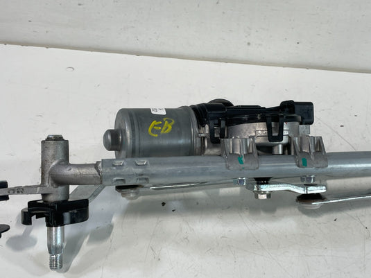 22-25 HYUNDAI TUCSON FRONT WINDSHIELD WIPER TRANSMISSION LINKAGE W/MOTOR