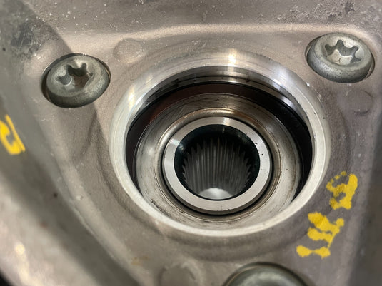22-25 HYUNDAI TUCSON AWD REAR RIGHT SIDE SPINDLE KNUCKLE W/ WHEEL HUB