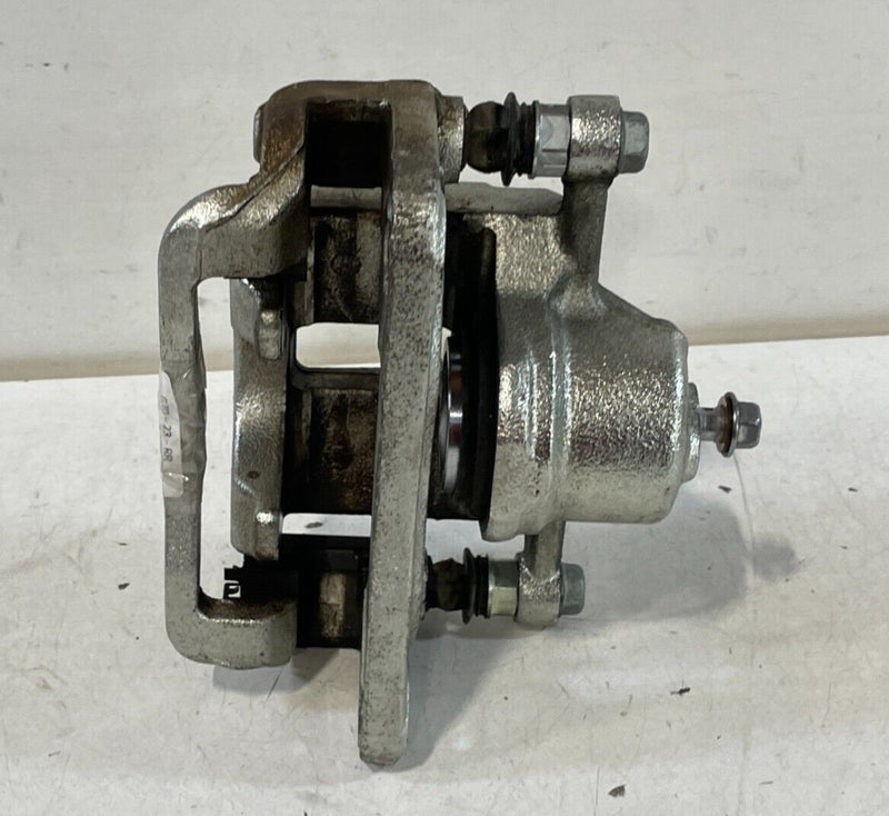 Load image into Gallery viewer, 2019 - 2023 GENESIS G70 RWD REAR RIGHT PASSENGER SIDE BRAKE CALIPER 2.0L # 96795
