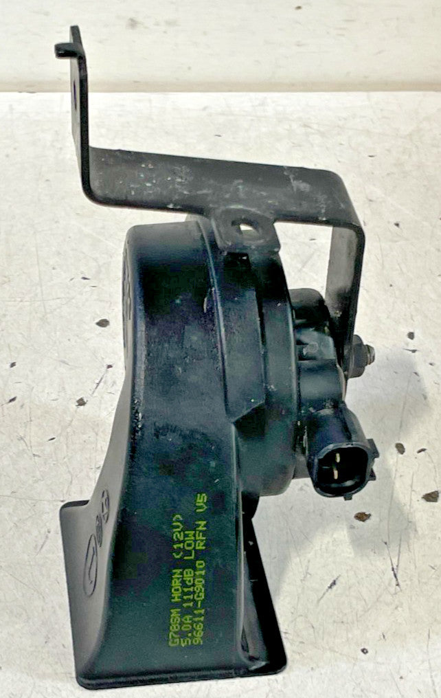 Load image into Gallery viewer, 2022-2025 GENESIS G70 LOW PITCH HORN SIGNAL ALARM W/ BRACKET 96611-G9010 #101003

