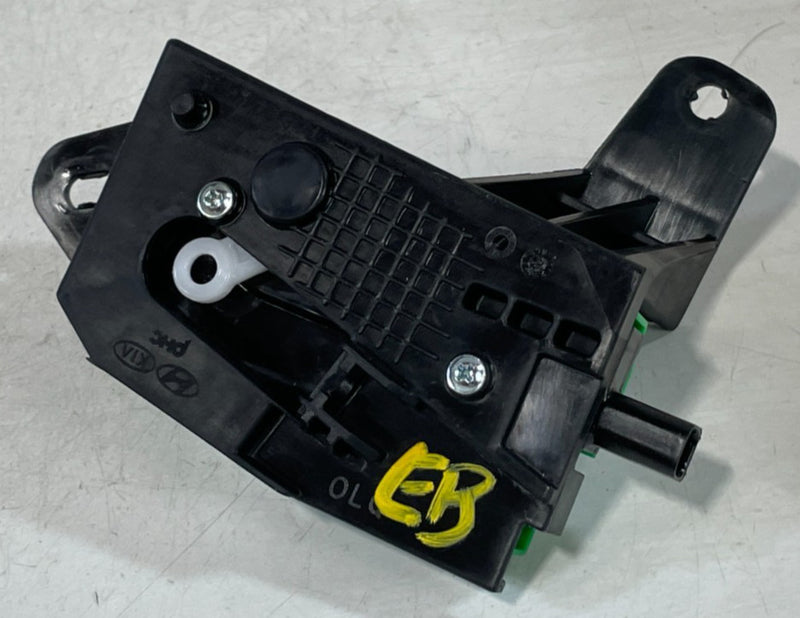 Load image into Gallery viewer, 2020-2022 HYUNDAI PALISADE FUEL GAS TANK DOOR LATCH LOCK ACTUATOR MODULE #100839
