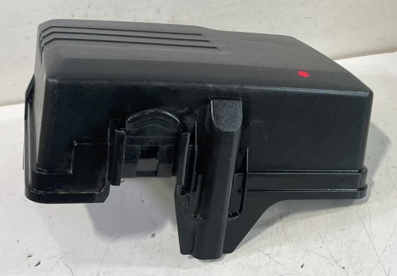 Load image into Gallery viewer, 2020 - 2022 HYUNDAI PALISADE ENGINE FUSE RELAY BOX MODULE UPPER COVER # 103060
