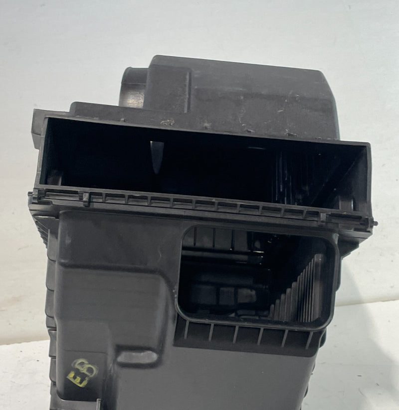 Load image into Gallery viewer, 2020-2025 HYUNDAI PALISADE ENGINE AIR INTAKE CLEANER HOUSING BOX 3.8L # 104151
