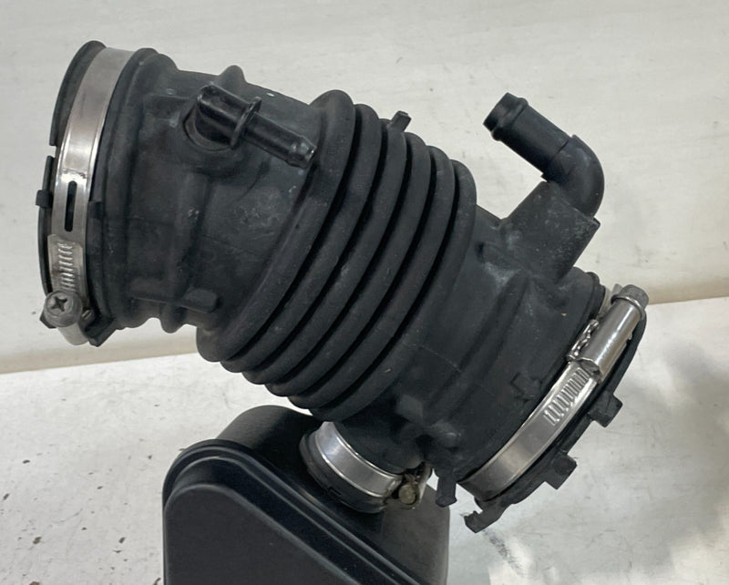 Load image into Gallery viewer, 2020-2025 HYUNDAI PALISADE ENGINE AIR CLEANER INTAKE HOSE TUBE PIPE 3.8L #100842
