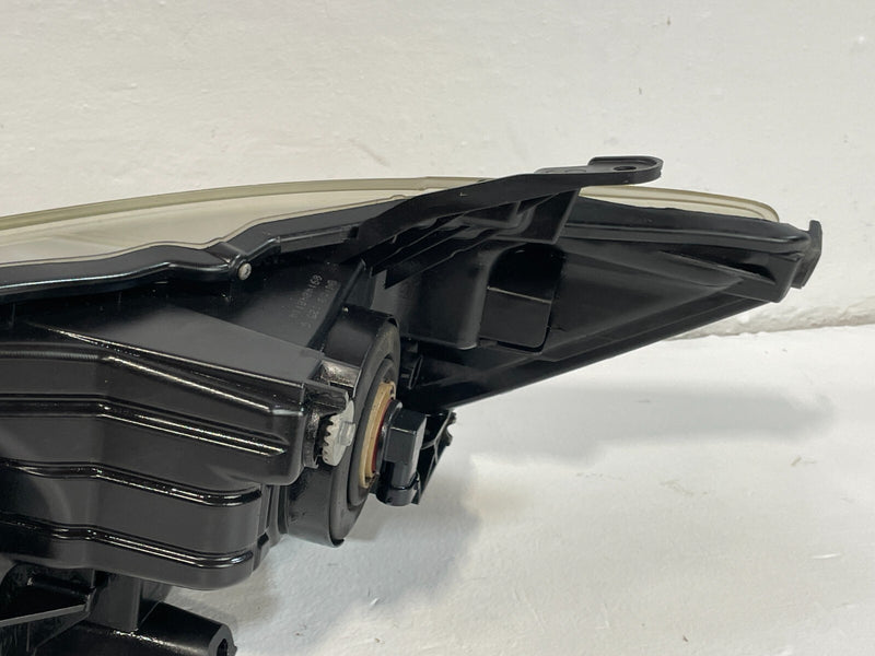 Load image into Gallery viewer, 2015 - 2017 TOYOTA CAMRY RIGHT SIDE HALOGEN HEADLIGHT HEADLAMP # IG12-HDS1051
