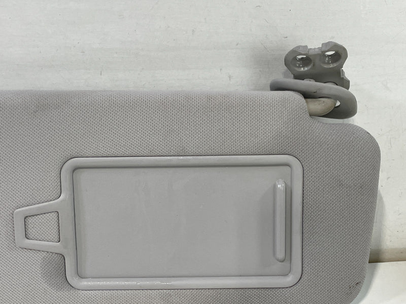 Load image into Gallery viewer, 20-23 HYUNDAI PALISADE FRONT RIGHT PASSENGER SIDE SUNVISOR SUN VISOR GRAY 101286
