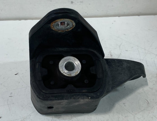 17-20 ACURA MDX FRONT RIGHT PASSENGER SIDE TRANSMISSION MOUNT BRACKET