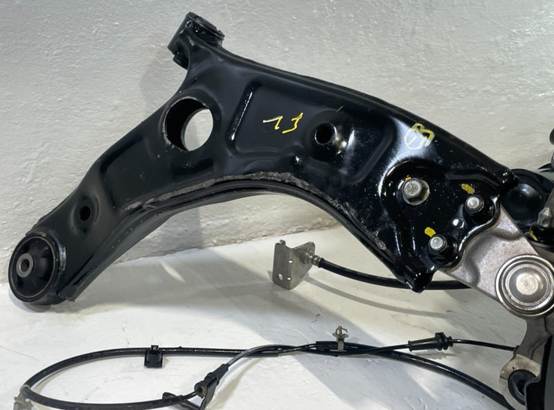 Load image into Gallery viewer, 2023-2025 HYUNDAI PALISADE FWD FRONT LEFT SUSPENSION KNEE ASSEMBLY 3.8L # 104152
