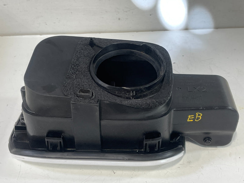 Load image into Gallery viewer, 20-22 HYUNDAI PALISADE FUEL TANK FILLER POCKET DOOR LID COVER WHITE (WC9) 103598
