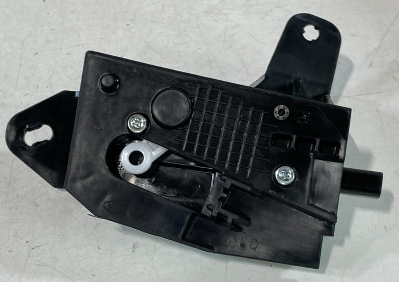 Load image into Gallery viewer, 2020-2022 HYUNDAI PALISADE FUEL GAS TANK DOOR LATCH LOCK ACTUATOR MODULE #100839
