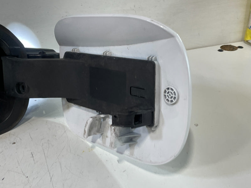Load image into Gallery viewer, 20-22 HYUNDAI PALISADE FUEL TANK FILLER POCKET DOOR LID COVER WHITE (WC9) 103598
