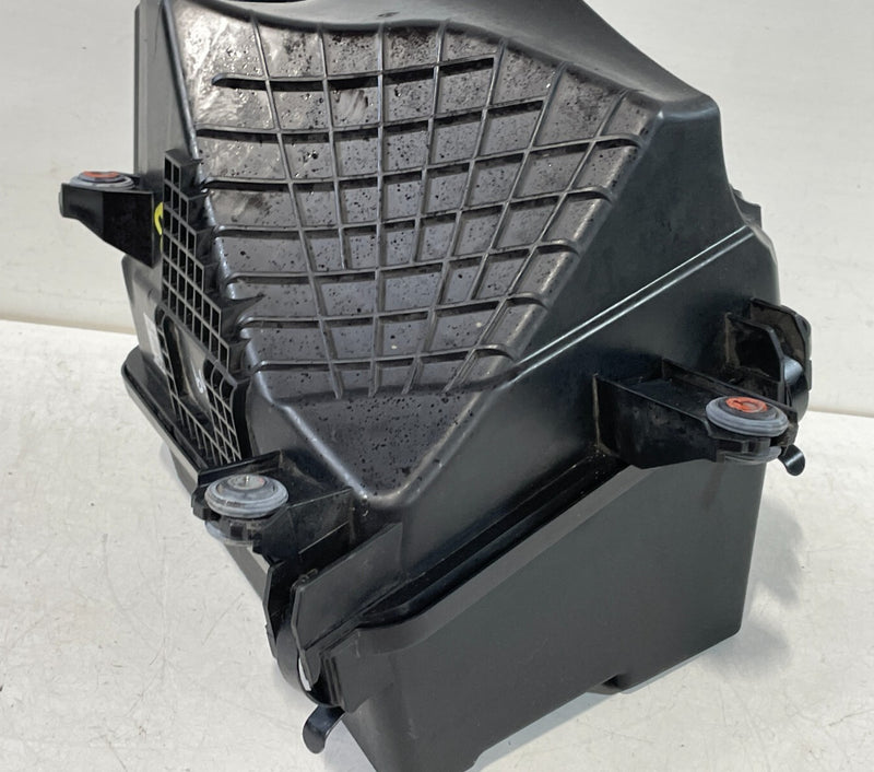 Load image into Gallery viewer, 2022-2023 GENESIS G70 ENGINE AIR INTAKE CLEANER FILTER HOUSING BOX 2.0L # 96824
