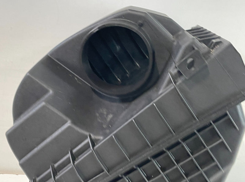 Load image into Gallery viewer, 2020-2025 HYUNDAI PALISADE ENGINE AIR INTAKE CLEANER HOUSING BOX 3.8L # 104151

