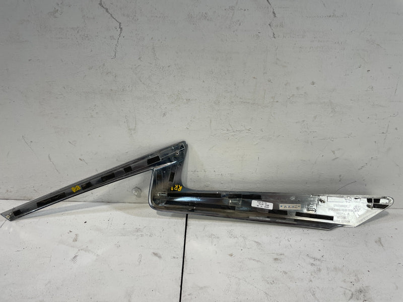 Load image into Gallery viewer, 2019 INFINITI QX50 REAR RIGHT SIDE CORNER QUARTER PANEL GLASS TRIM # 85724
