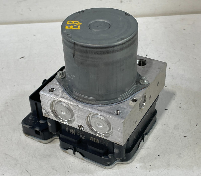 Load image into Gallery viewer, 21-24 TOYOTA CAMRY FWD ABS ANTI LOCK BRAKE PUMP CONTROL MODULE UNIT 2.5L # 99430
