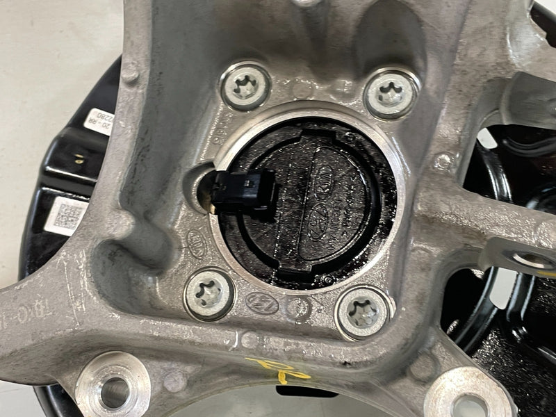 Load image into Gallery viewer, 2020-25 HYUNDAI PALISADE FWD REAR RIGHT SPINDLE KNUCKLE W/ BEARING HUB # 102280
