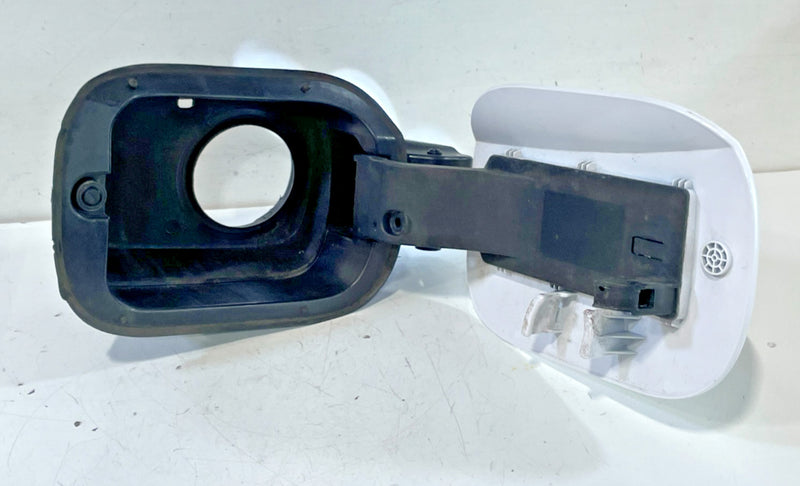 Load image into Gallery viewer, 20-22 HYUNDAI PALISADE FUEL TANK FILLER POCKET DOOR LID COVER WHITE (WC9) 103598
