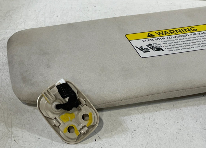 Load image into Gallery viewer, 20-22 HYUNDAI PALISADE FRONT LEFT DRIVER SIDE SUNVISOR SUN VISOR BEIGE # 100194
