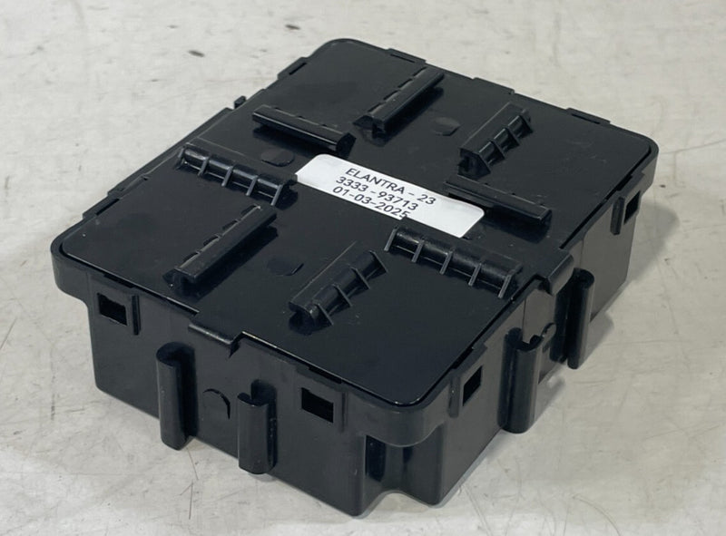Load image into Gallery viewer, 2021 - 2024 HYUNDAI ELANTRA SE SEDAN LDC CONTROL MODULE 95300-AA000 # 93713
