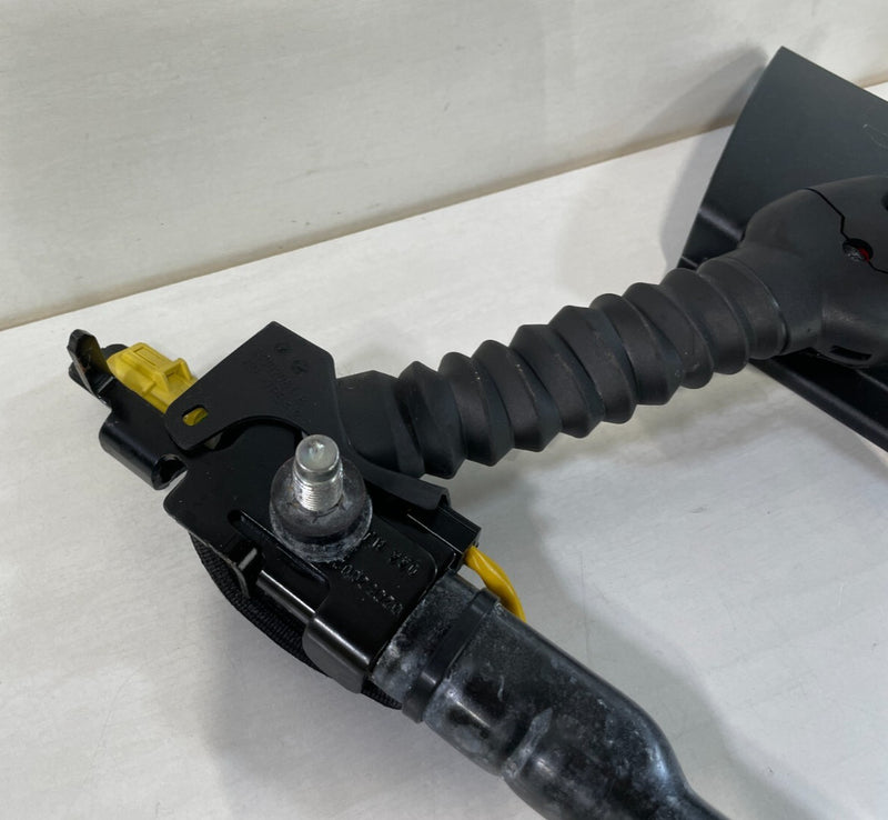 Load image into Gallery viewer, 2022-2025 HONDA CIVIC FRONT RIGHT SIDE SEAT BELT RETRACTOR W/ TENSIONER # 90297

