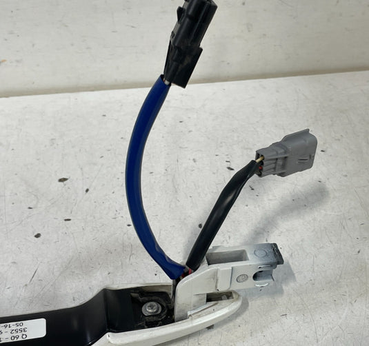2017-2020 INFINITI Q60 FRONT RIGHT SIDE EXTERIOR DOOR HANDLE WHITE (QAB)