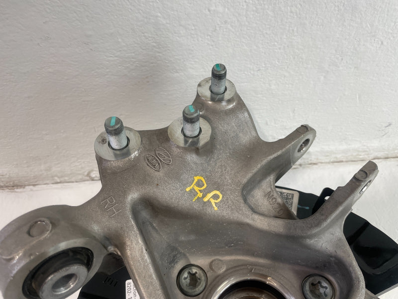 Load image into Gallery viewer, 22-25 HYUNDAI TUCSON AWD REAR RIGHT SIDE SPINDLE KNUCKLE W/ WHEEL HUB # 104879
