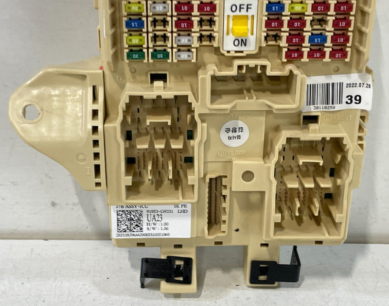 Load image into Gallery viewer, 2023 GENESIS G70 DASH CABIN FUSE BOX RELAY JUNCTION CONTROL PANEL UNIT # 96757
