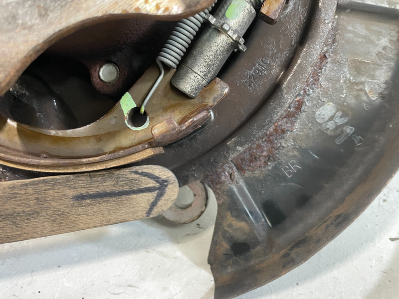 Load image into Gallery viewer, 2017 - 2020 INFINITI QX60 AWD REAR RIGHT SPINDLE KNUCKLE W/ BEARING HUB # 87605
