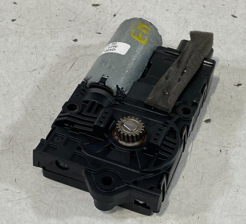 Load image into Gallery viewer, 2019-2025 INFINITI QX50 FRONT LEFT SIDE SUNROOF SUN ROOF MOON ROOF MOTOR # 97624
