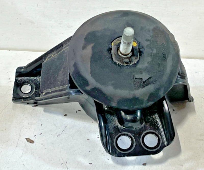 Load image into Gallery viewer, 20-25 HYUNDAI PALISADE FWD FRONT RIGHT SIDE ENGINE MOUNT SUPPORT BRACKET #100209

