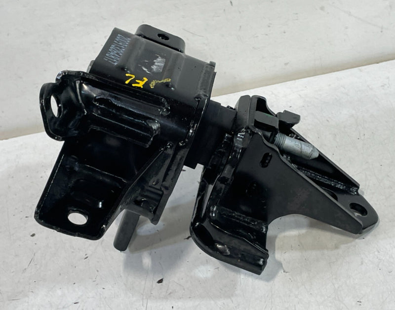 Load image into Gallery viewer, 21-25 HYUNDAI ELANTRA ENGINE TRANSMISSION MOUNT BRACKET 21830-AA200 2.0L # 99336
