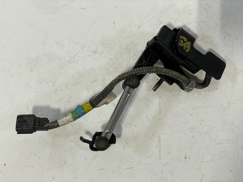 Load image into Gallery viewer, 2019 INFINITI QX50 REAR LEFT SIDE HEADLIGHT RIDE HEIGHT LEVEL SENSOR # 81157
