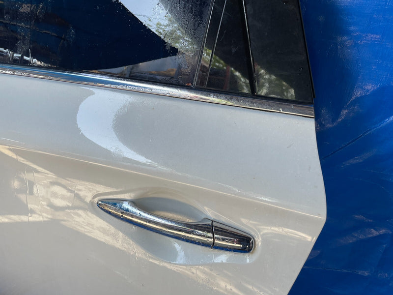 Load image into Gallery viewer, ⭐13-14 INFINITI JX35 QX60 REAR LEFT DRIVER SIDE DOOR ASSEMBLY WHITE #NB1-DRU1300
