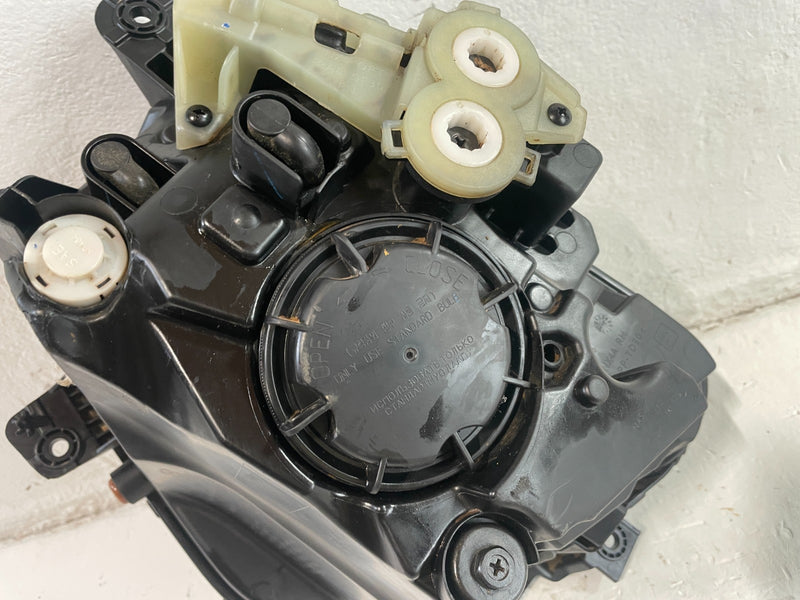 Load image into Gallery viewer, 2022-2024 HYUNDAI TUCSON RIGHT LED HEADLIGHT HEADLAMP FOR PARTS # IG18-HDU1118

