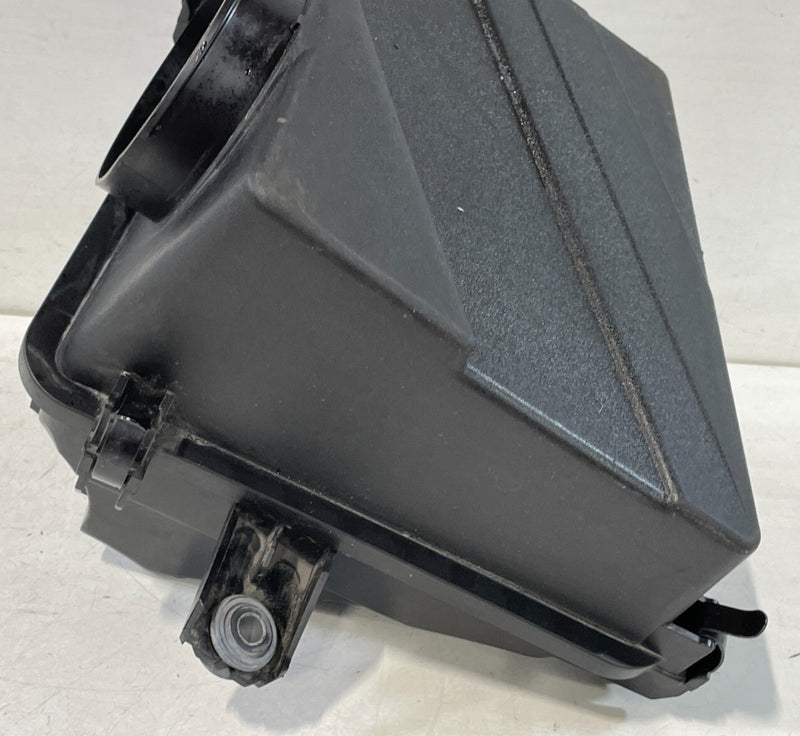 Load image into Gallery viewer, 2022-2023 GENESIS G70 ENGINE AIR INTAKE CLEANER FILTER HOUSING BOX 2.0L # 96824
