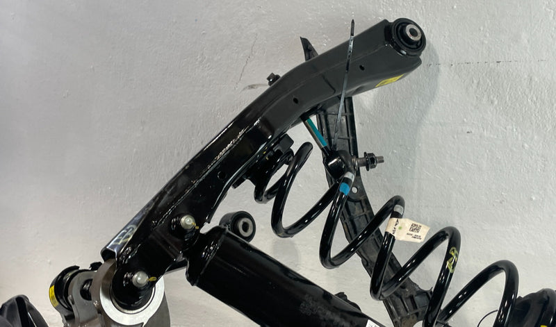 Load image into Gallery viewer, 2023-2025 HYUNDAI PALISADE FWD REAR RIGHT SUSPENSION KNEE ASSEMBLY 3.8L # 104153

