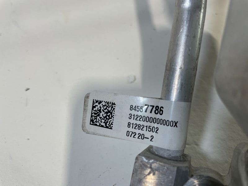 Load image into Gallery viewer, 20-25 CADILLAC CT5 AC AIR CONDITIONING COMPRESSOR PIPE HOSE TUBE PIPE 2.0 105022
