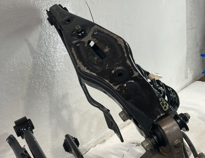 Load image into Gallery viewer, 2023-2025 HYUNDAI PALISADE FWD REAR RIGHT SUSPENSION KNEE ASSEMBLY 3.8L # 104153
