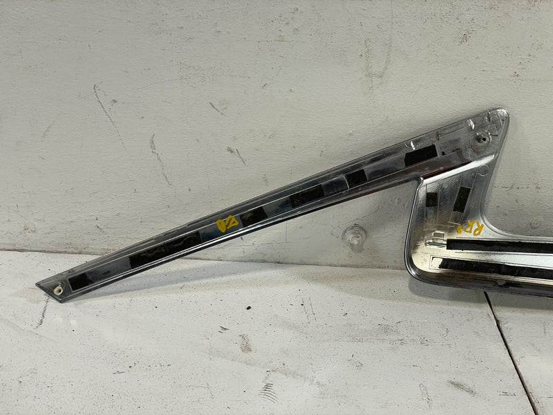 Load image into Gallery viewer, 2019 INFINITI QX50 REAR RIGHT SIDE CORNER QUARTER PANEL GLASS TRIM # 85724
