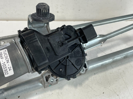 22-25 HYUNDAI TUCSON FRONT WINDSHIELD WIPER TRANSMISSION LINKAGE W/MOTOR