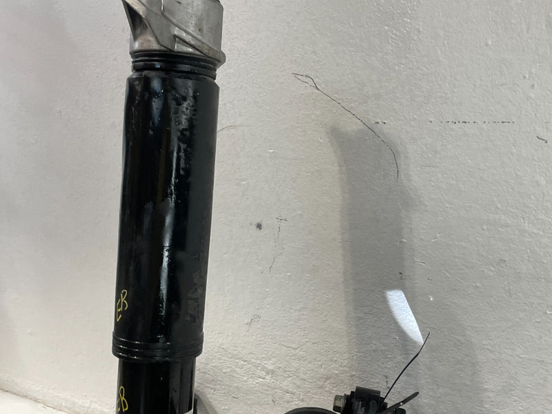 Load image into Gallery viewer, 2020-2022 HYUNDAI PALISADE FWD REAR RIGHT SUSPENSION KNEE ASSEMBLY 3.8L # 103657
