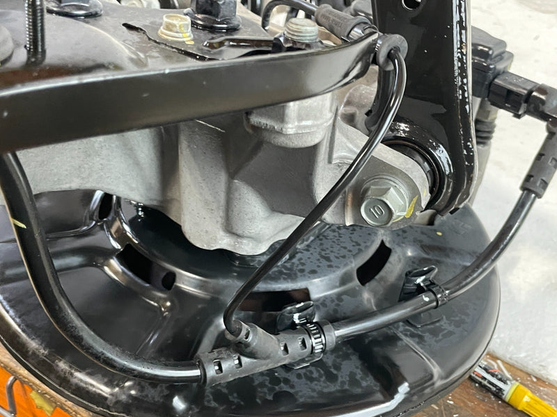 Load image into Gallery viewer, 2020 - 2022 HYUNDAI PALISADE REAR LEFT DRIVER SIDE KNEE ASSEMBLY 3.8L # 102323
