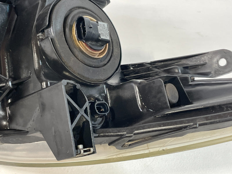 Load image into Gallery viewer, 2015 - 2017 TOYOTA CAMRY RIGHT SIDE HALOGEN HEADLIGHT HEADLAMP # IG12-HDS1051
